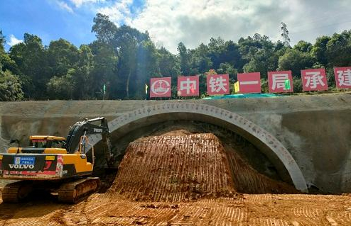 南昌西二環高速項目工程梅嶺隧道啟動進洞施工
